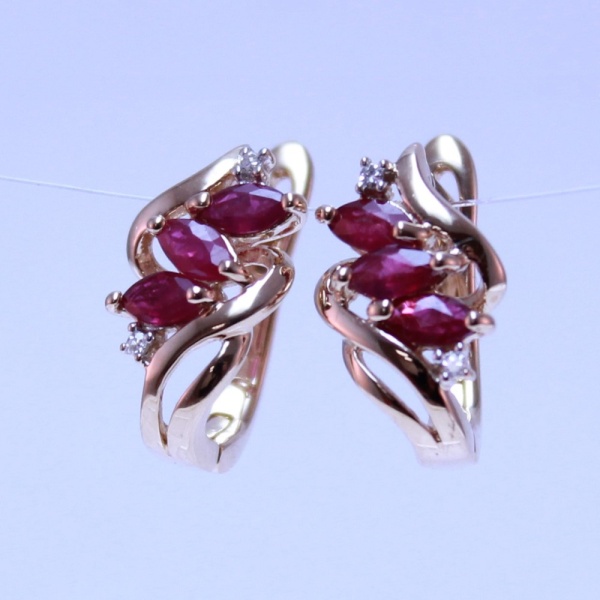 Серьги из красного золота с рубинами и бриллиантами